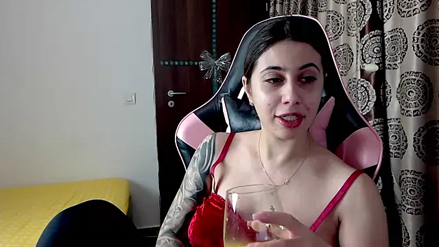 RoseDiamond06 online show from December 12, 2024, 1:17 pm