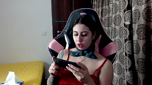 RoseDiamond06 online show from December 12, 2024, 6:31 pm