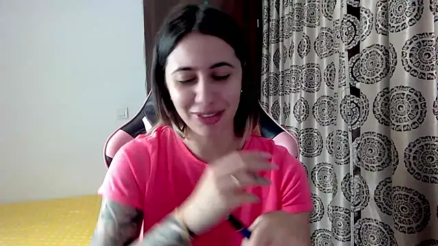 RoseDiamond06 online show from December 15, 2024, 2:27 pm