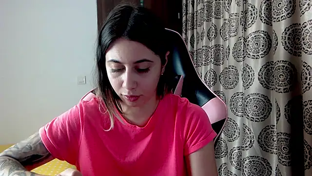 RoseDiamond06 online show from December 15, 2024, 5:31 pm