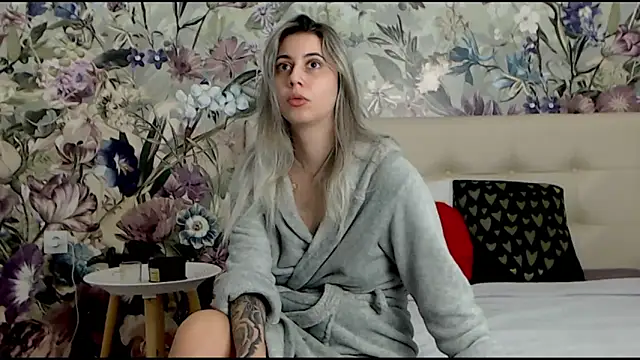 RoseDiamond06 online show from December 20, 2024, 8:49 am