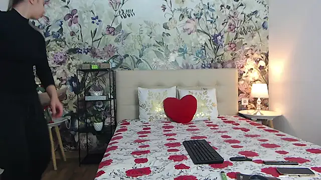 RoseDiamond06 online show from February 18, 2026, 4:25 pm