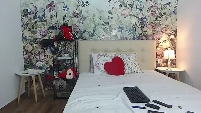 RoseDiamond06 online show from July 6, 2026, 6:10 pm