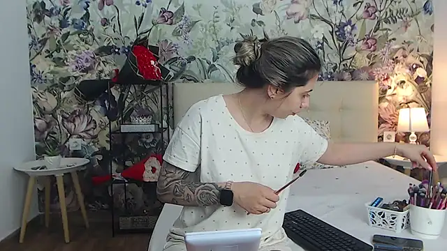 RoseDiamond06 online show from July 10, 2026, 2:52 pm