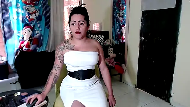 Sashaferrari2000 online show from October 31, 2025, 1:01 pm