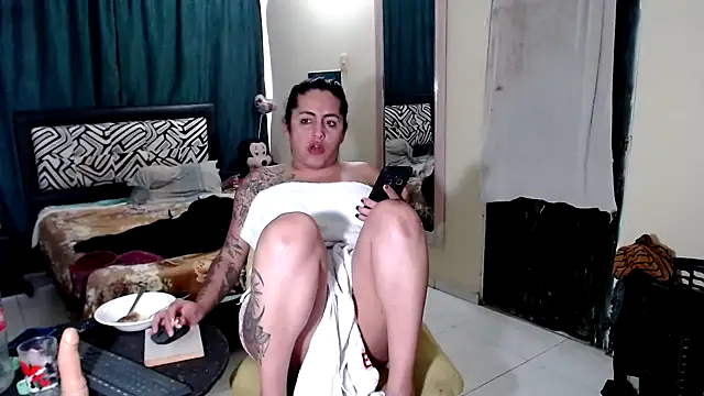 Sashaferrari2000 online show from January 13, 2026, 8:47 pm