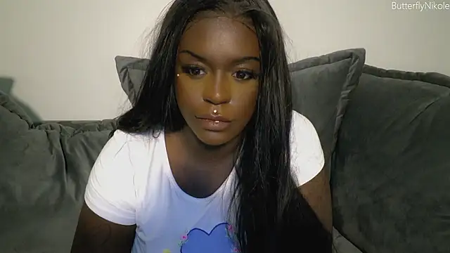 Snapshot of butterflynikole chatting on February 18, 2026, 2:07 am butterflynikole online show from February 18, 2026, 2:07 am