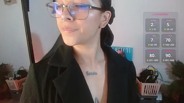 Snapshot of karlavittar chatting on October 16, 2025, 1:45 pm karlavittar online show from October 16, 2025, 1:45 pm