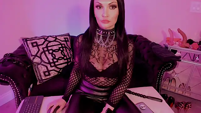 Snapshot of NatashaxoBangs chatting on February 24, 2025, 8:17 am NatashaxoBangs online show from February 24, 2025, 8:17 am