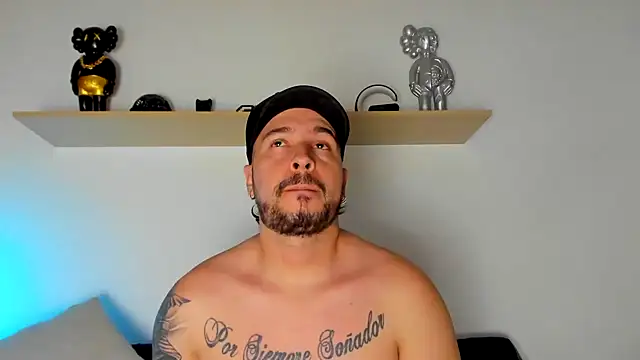 camilo restrepo21 online show from December 13, 2024, 12:42 am