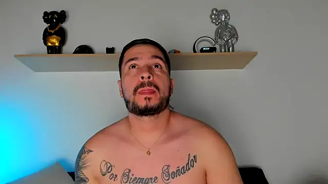 camilo restrepo21 online show from December 18, 2024, 1:05 am