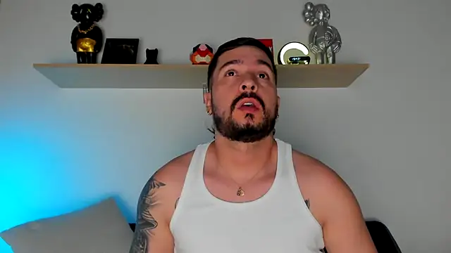 camilo restrepo21 online show from December 31, 2024, 12:43 am