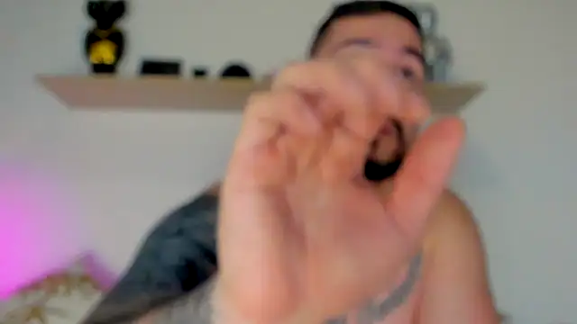 camilo restrepo21 online show from October 3, 2025, 11:57 pm