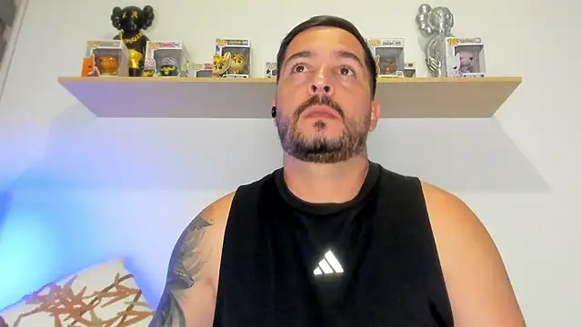 camilo restrepo21 online show from May 7, 2026, 11:54 pm