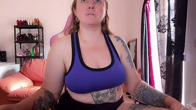 kisicaxx online show from September 18, 2025, 7:10 am