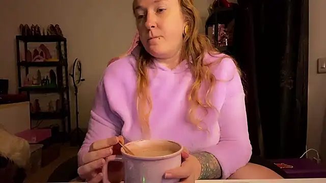 kisicaxx online show from November 23, 2025, 6:30 pm