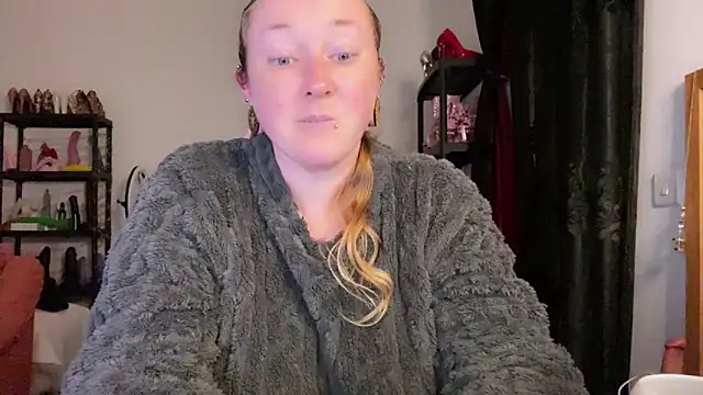 kisicaxx online show from March 12, 2026, 7:09 pm