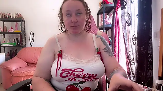 Snapshot of kisicaxx chatting on June 1, 2026, 8:05 am kisicaxx online show from June 1, 2026, 8:05 am