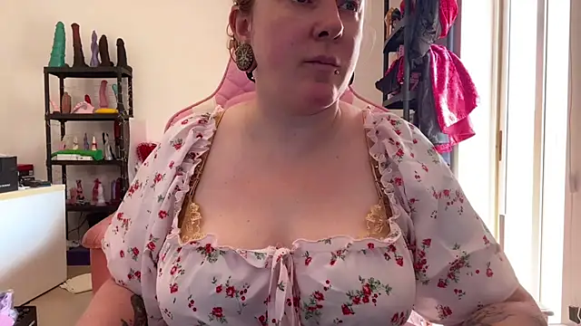 kisicaxx online show from August 6, 2026, 8:49 am