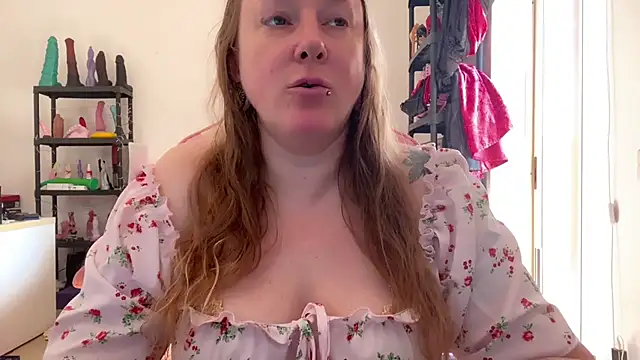 kisicaxx online show from August 7, 2026, 7:32 am