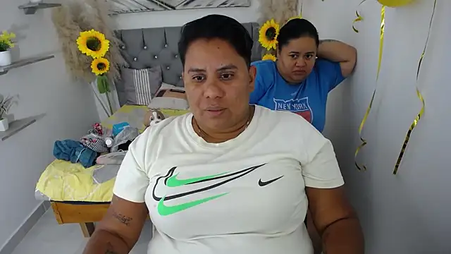 Snapshot of hotlesby4uxxx chatting on September 18, 2025, 12:23 am hotlesby4uxxx online show from September 18, 2025, 12:23 am