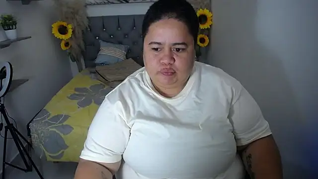 hotlesby4uxxx online show from April 25, 2026, 8:28 pm