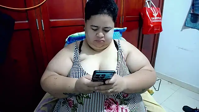 hotlesby4uxxx online show from May 25, 2026, 2:01 pm