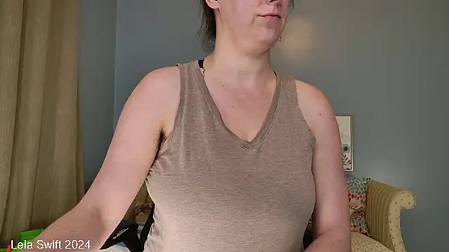 Snapshot of LeiaSwift chatting on December 9, 2024, 12:40 pm LeiaSwift online show from December 9, 2024, 12:40 pm