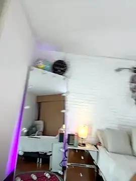 Snapshot of hollythomson chatting on October 28, 2025, 5:04 pm hollythomson online show from October 28, 2025, 5:04 pm