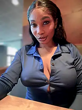 Snapshot of __Nessa__ chatting on October 3, 2025, 11:40 am   Nessa   online show from October 3, 2025, 11:40 am