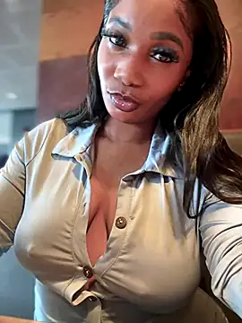 Snapshot of __Nessa__ chatting on October 12, 2025, 11:20 am   Nessa   online show from October 12, 2025, 11:20 am