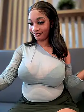 Snapshot of __Nessa__ chatting on October 19, 2025, 11:33 am   Nessa   online show from October 19, 2025, 11:33 am