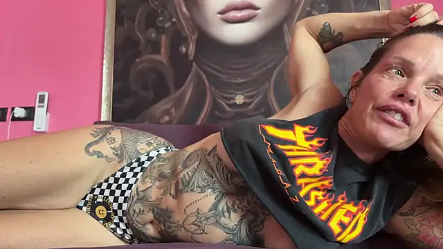 mommyselenafit  online show from September 29, 2025, 1:22 am