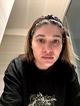 Snapshot of IrisBlues chatting on November 13, 2025, 5:23 pm IrisBlues online show from November 13, 2025, 5:23 pm