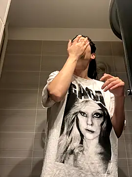 Snapshot of IrisBlues chatting on December 5, 2025, 5:09 pm IrisBlues online show from December 5, 2025, 5:09 pm