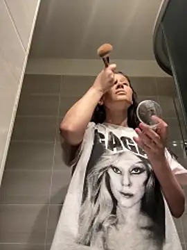 Snapshot of IrisBlues chatting on December 16, 2025, 5:18 pm IrisBlues online show from December 16, 2025, 5:18 pm