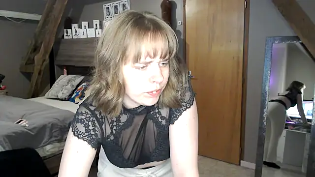 MissGirly online show from February 20, 2025, 8:47 pm
