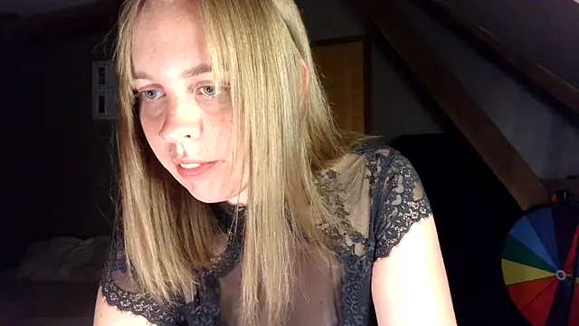 MissGirly online show from September 9, 2025, 6:40 pm