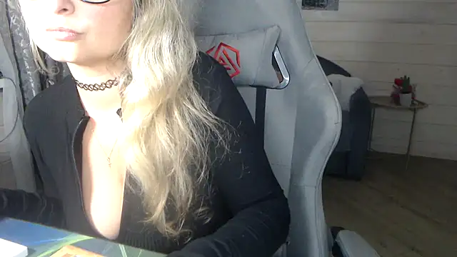 RubiLakros online show from September 8, 2025, 7:13 pm