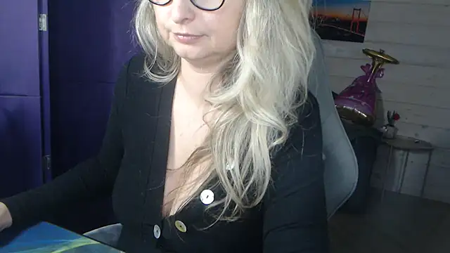 RubiLakros online show from May 12, 2026, 7:55 pm