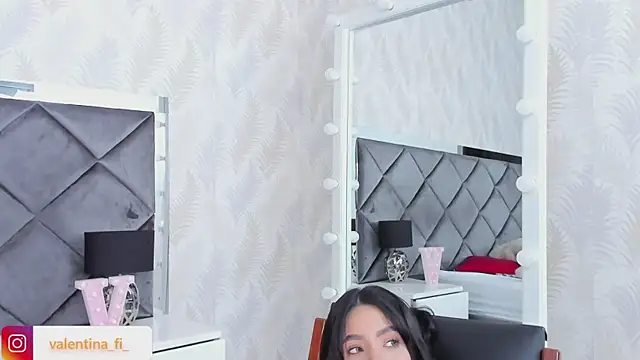 valentina fi online show from January 27, 2025, 6:09 pm