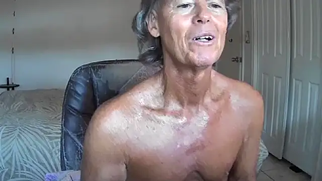 nakeedcowboi65 online show from June 18, 2026, 12:20 pm