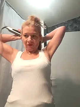 Snapshot of jennylovence chatting on May 19, 2026, 7:04 am jennylovence online show from May 19, 2026, 7:04 am