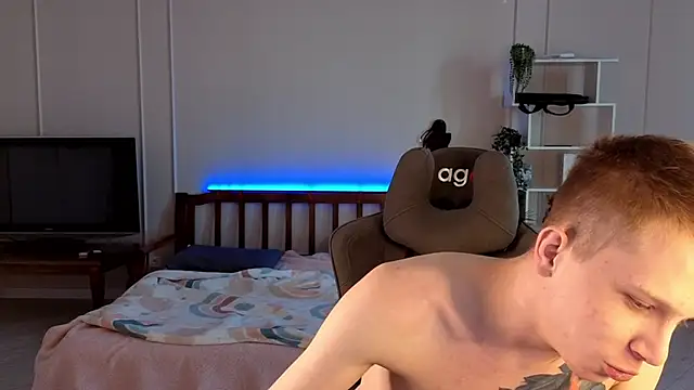 arlekincrop online show from September 29, 2025, 3:00 am