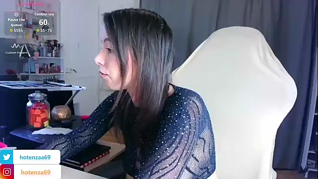 Snapshot of Hotenza69 chatting on October 19, 2025, 2:50 pm Hotenza69 online show from October 19, 2025, 2:50 pm