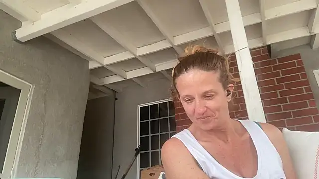 Snapshot of MissMera chatting on May 26, 2026, 4:36 pm MissMera online show from May 26, 2026, 4:36 pm