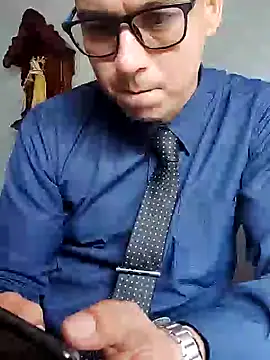 Business dickkk online show from December 30, 2024, 2:40 pm