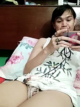 QueenSoreal online show from May 2, 2026, 1:49 pm