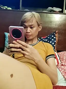 QueenSoreal online show from June 4, 2026, 4:18 am
