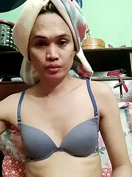 QueenSoreal online show from June 11, 2026, 1:42 pm